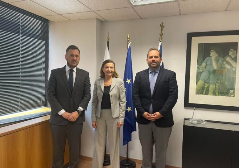 Visit of the Minister of Development and Investments, Eleni Lourí-Dendrínou, to the Hellenic Industrial Property Organisation (OBI) in Marousi.